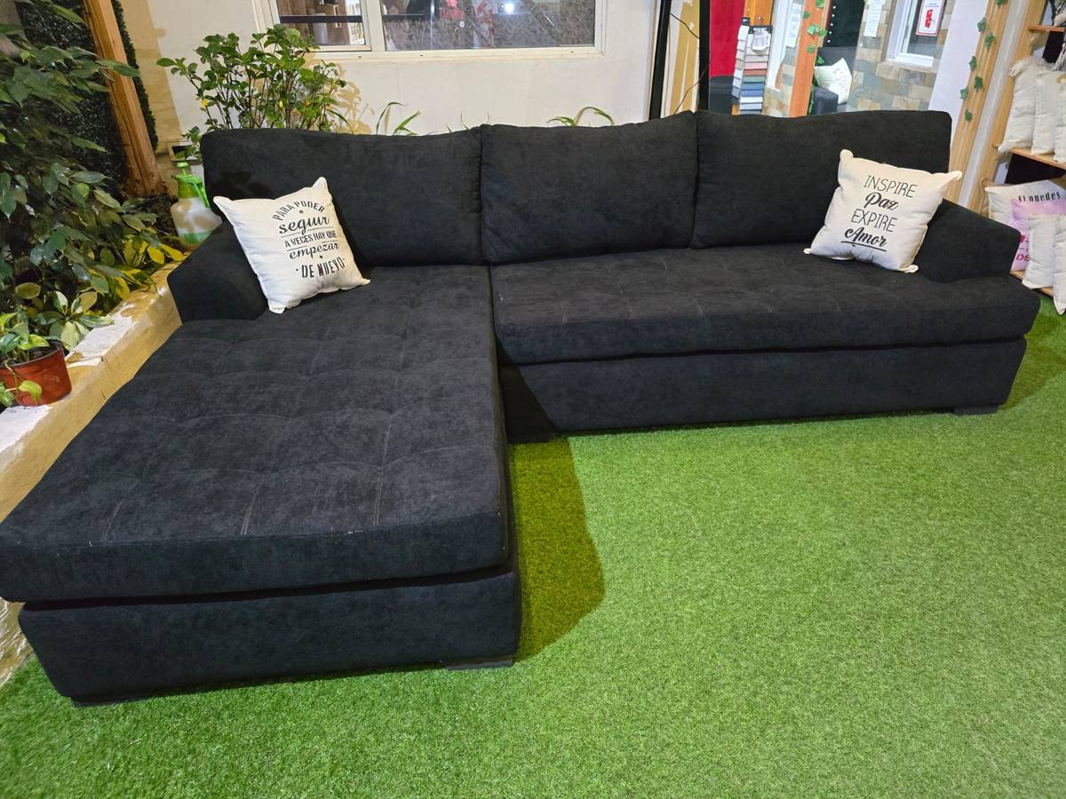 Eutenea negro showroom